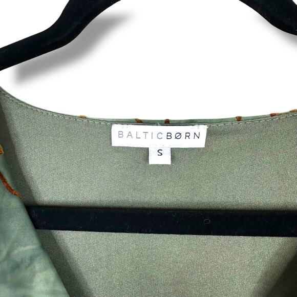 Baltic Born NWOT Leslie Embossed Velvet Floral Print Puff Sleeve Maxi Dress - Picture 8 of 9